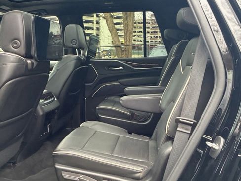 Used 2023 Cadillac Escalade Premium Luxury image 17