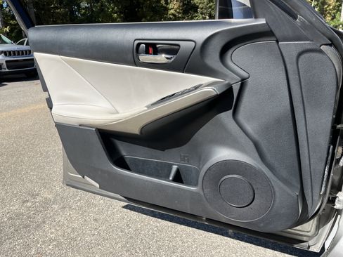 Used 2016 Lexus IS 200t image 17