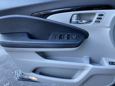 Used 2017 Honda Pilot Touring image 22