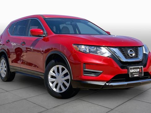 Used 2017 Nissan Rogue S FWD image 3