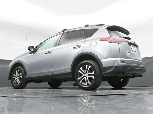 Used 2018 Toyota RAV4 LE FWD image 27
