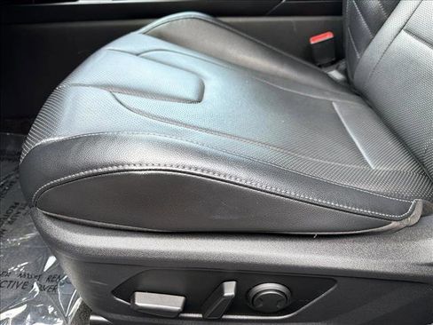 Used 2023 Hyundai Elantra Limited image 12