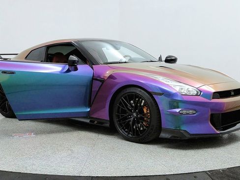 Used 2024 Nissan GT-R Premium w/ Premium Interior Package image 12