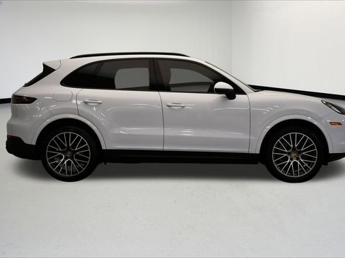 Used 2023 Porsche Cayenne Platinum Edition image 8