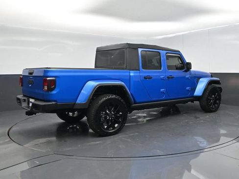 Used 2025 Jeep Gladiator Sport AWD/4WD image 8