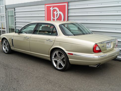 Used 2006 Jaguar XJ Vanden Plas Super V8 Portfolio RWD image 61