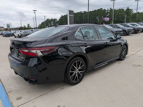 Used 2022 Toyota Camry SE FWD image 3
