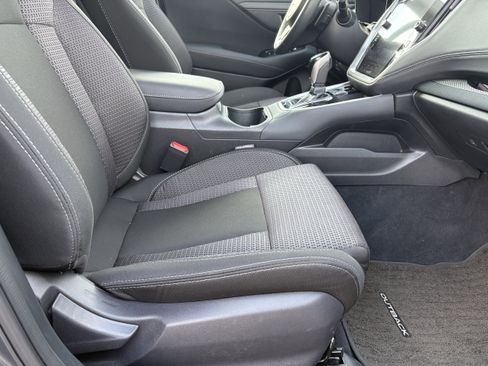 Used 2025 Subaru Outback Premium image 31