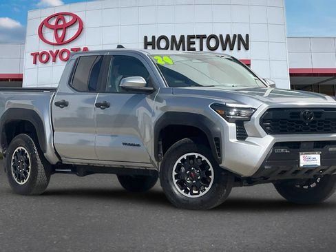 Used 2024 Toyota Tacoma TRD Off-Road w/ TRD Off Road Premium Package AWD/4WD image 2