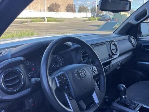 Used 2018 Toyota Tacoma TRD Off-Road image 13