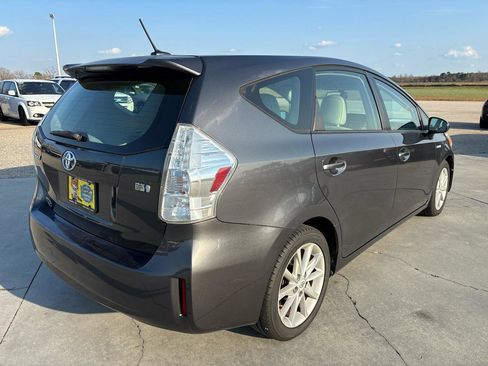 Used 2012 Toyota Prius V Five image 4