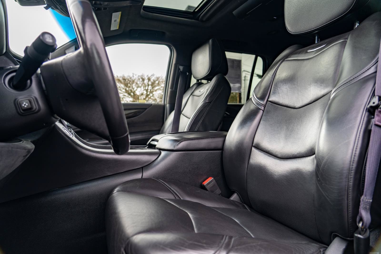 Used 2017 Cadillac Escalade Platinum AWD/4WD image 16
