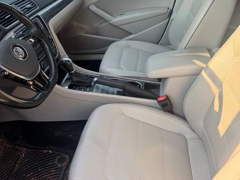 Used 2018 Volkswagen Passat 2.0T SE FWD image 5