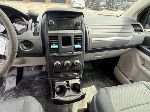 Used 2010 Dodge Grand Caravan image 7