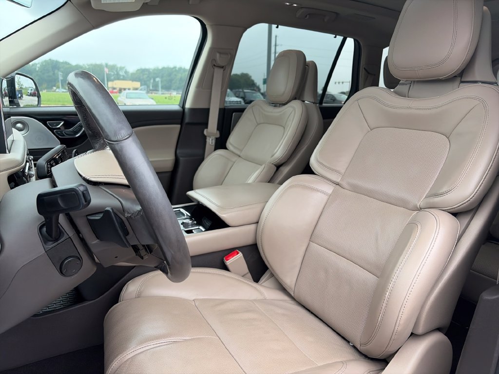 Used 2023 Lincoln Aviator Reserve w/ Equipment Group 201A AWD/4WD image 16