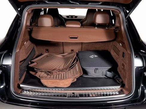 Used 2022 Porsche Cayenne Turbo S image 5