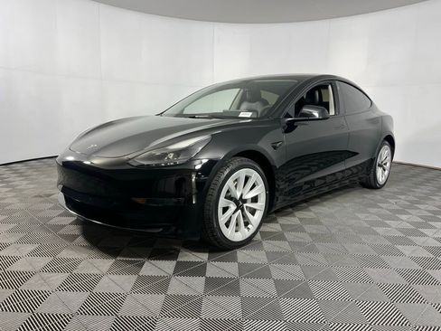 Used 2023 Tesla Model 3 Standard Range image 3