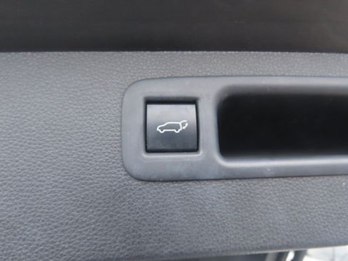 Used 2020 Toyota Highlander Limited FWD image 14