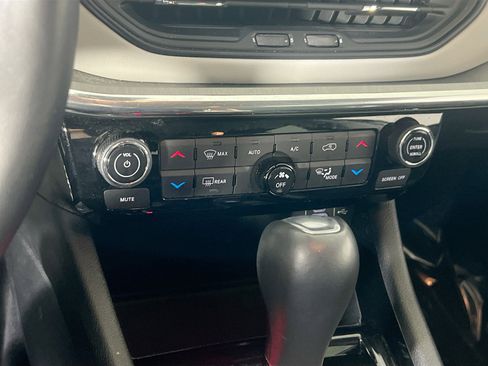 Used 2022 Jeep Compass Limited image 15