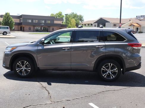 Used 2018 Toyota Highlander Plus AWD/4WD image 9
