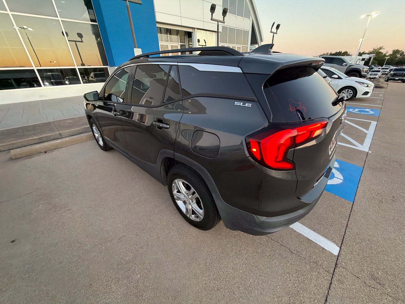 Used 2018 GMC Terrain SLE w/ Driver Convenience Package FWD image 14