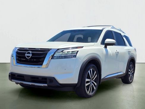 Used 2023 Nissan Pathfinder Platinum AWD/4WD image 2
