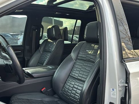 Used 2022 Cadillac Escalade ESV Sport Platinum w/ Heavy-Duty Trailer Package image 10