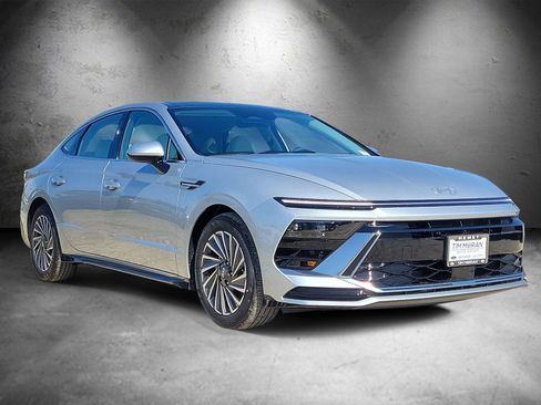New 2026 Hyundai Sonata SEL FWD image 2