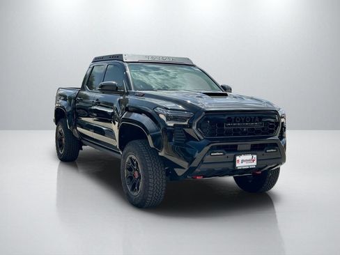 Used 2025 Toyota Tacoma TRD Pro AWD/4WD image 3