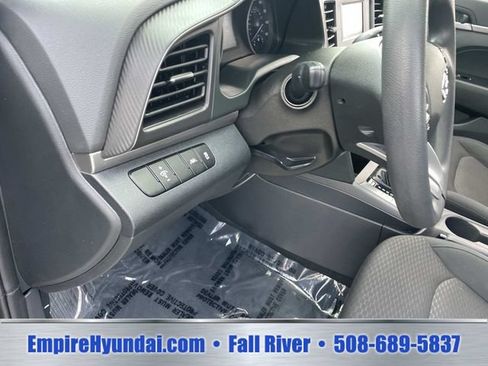 Used 2020 Hyundai Elantra SE w/ Cargo Package (C1) FWD image 18