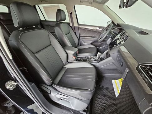 Certified 2024 Volkswagen Tiguan SE image 19
