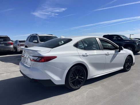 Used 2025 Toyota Camry SE image 2