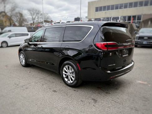 New 2026 Chrysler Pacifica Select AWD/4WD image 14
