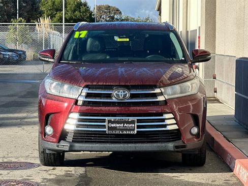 Used 2017 Toyota Highlander Limited image 9