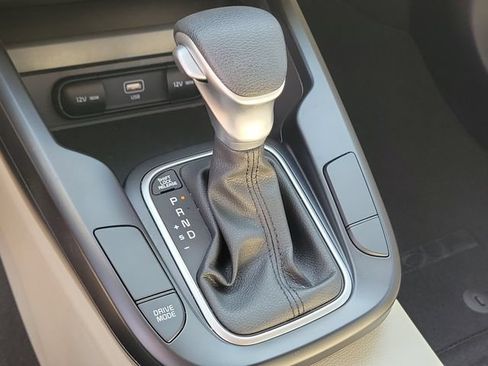 Used 2025 Kia Soul LX w/ LX Technology Package FWD image 30