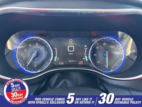 Used 2020 Chrysler Pacifica Limited FWD image 16