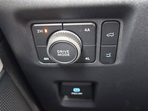 Used 2025 Ford Expedition Active AWD/4WD image 24
