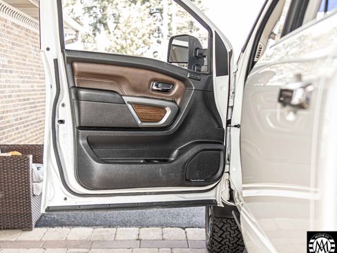 Used 2017 Nissan Titan Platinum Reserve image 28