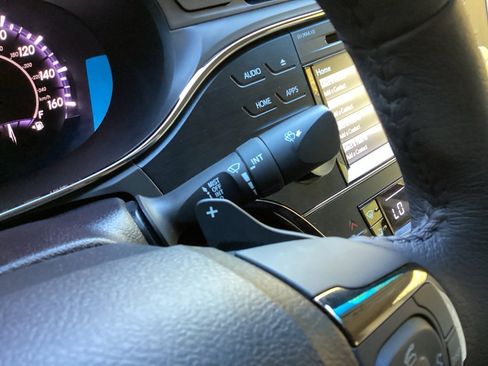 Used 2018 Toyota Avalon XLE image 44