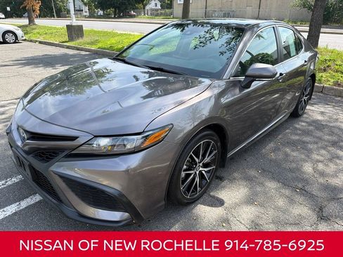Used 2024 Toyota Camry SE FWD image 1
