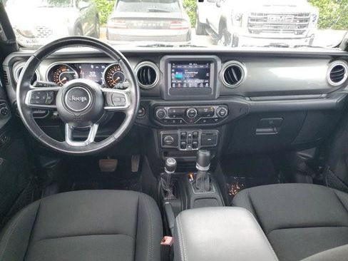 Used 2020 Jeep Wrangler Unlimited Sahara image 12