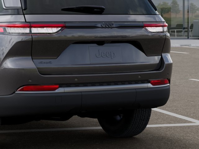 Used 2026 Jeep Grand Cherokee Altitude AWD/4WD image 13