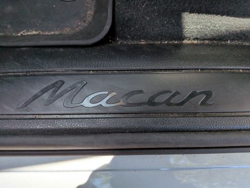 Used 2024 Porsche Macan AWD/4WD image 36