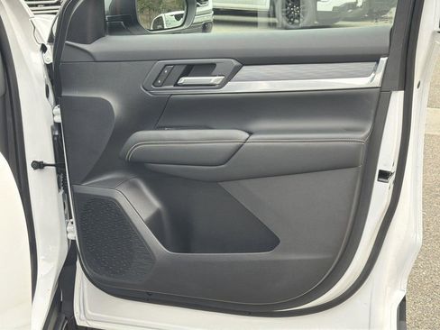 Used 2025 GMC Terrain Elevation image 31