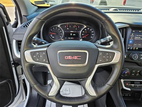 Used 2024 GMC Terrain SLT image 25