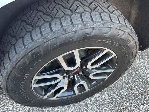 Used 2023 GMC Yukon AT4 w/ Technology Package image 8