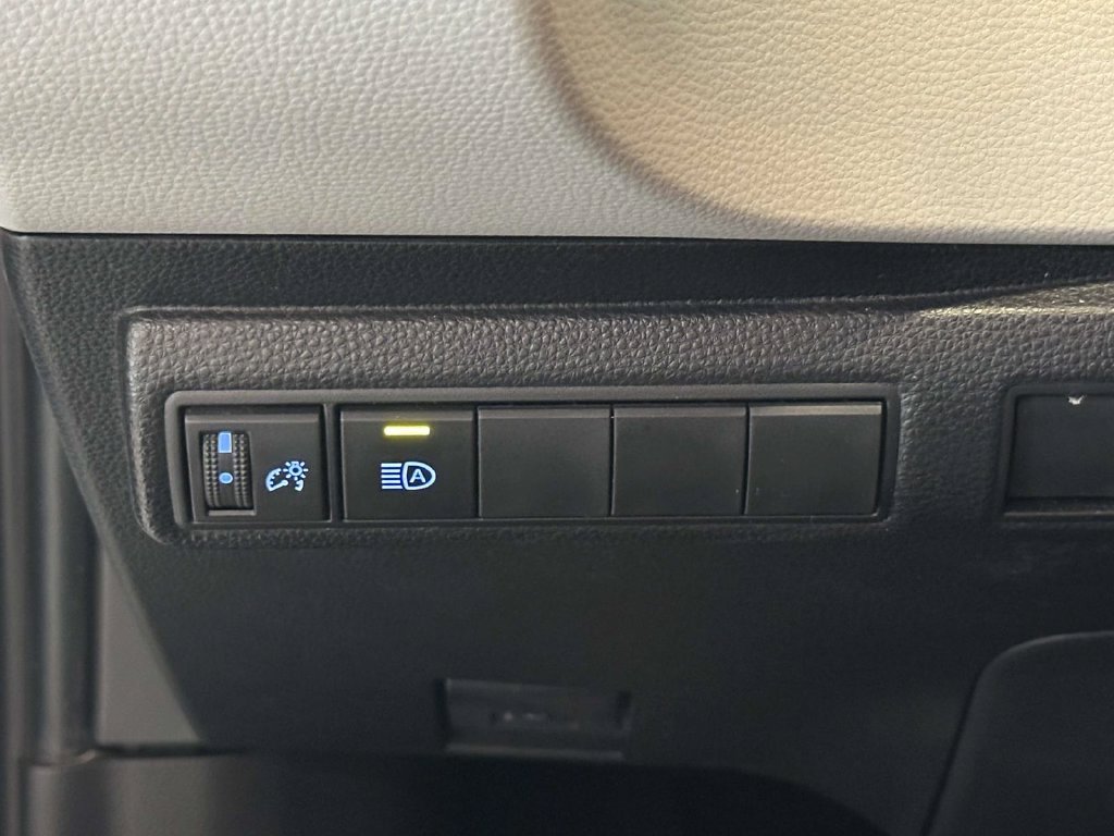 Used 2022 Toyota Corolla LE w/ LE Convenience Package FWD image 19