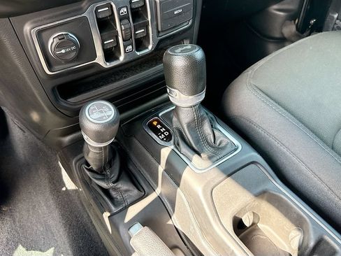 Used 2023 Jeep Wrangler Unlimited w/ Sun & Screen Package AWD/4WD image 18