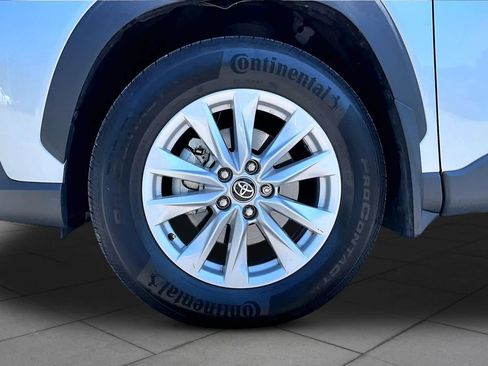 Used 2023 Toyota Corolla Cross LE AWD/4WD image 11