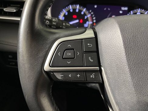 Used 2022 Toyota Highlander XLE FWD image 28